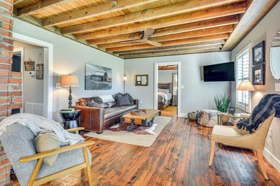 Cozy Cottage: Nature-filled Winston-salem Retreat!