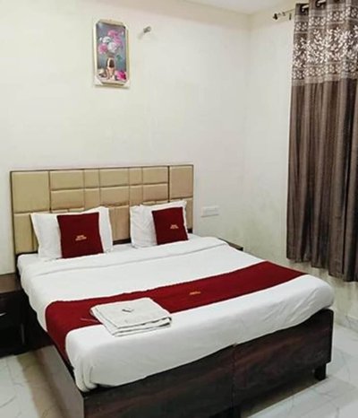 Fabhotel Red Pepper