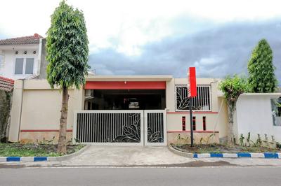 Hotel O D&a Guesthouse Syariah And Rent Car