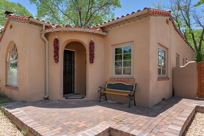 Casa O'keeffe - Five-minute Walk to The Plaza, Quiet Neighborhood, Comfort and Convenience