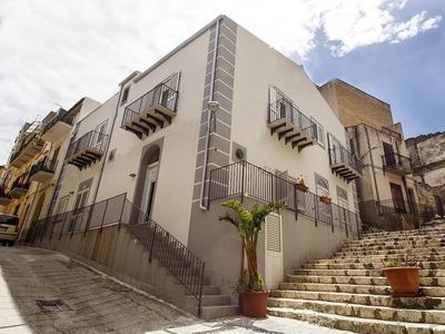 B&B Opera Suites