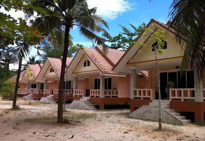 Ao Thong Beach Bungalows & Restaurant