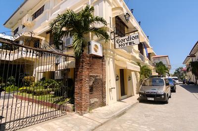 RedDoorz Plus @ Calle Crisologo Vigan
