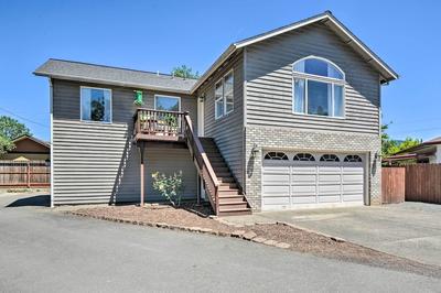 Close to Parks & Brews: Sunny Grants Pass Apt!