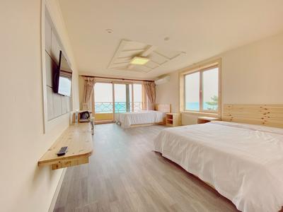 Witch's  broomstick Hotel