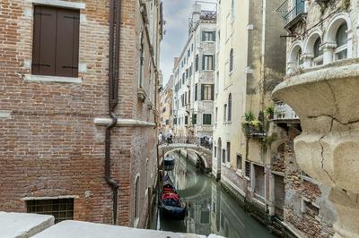 Gondola Luxury Apartment by Wonderful Italy