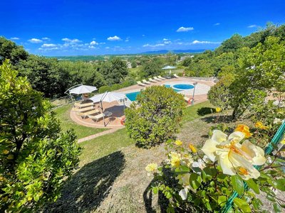 Charming Villa in Umbria - Sleeps 16 - Lake View - Pool, Jacuzzi and Events Room
