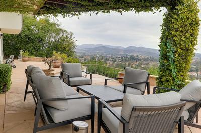 2 Mi to Promenade at Westlake: Mtn-view Haven!