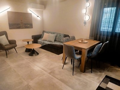 Frank Jimmy s Apartment I