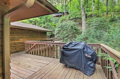 Scenic Smokies Cabin w/ Hot Tub in Golf Community!