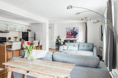 MTLVacationRentals - Suite Mont-Royal - 3 queen beds, 1,5 Ba