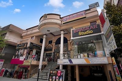 iROOMZ Hotel Silver Moon