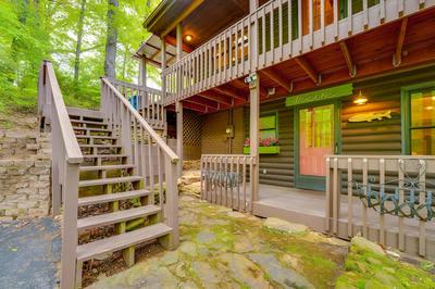 Secluded Cabin w/ Hot Tub Near Table Rock Lake!