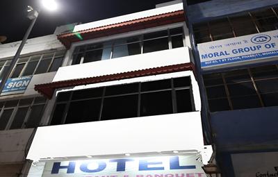 OYO 30237 Hotel Singh's 11