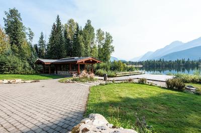 Mike Wiegele Helicopter Skiing