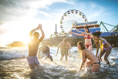 Los Angeles Deluxe Suites - 2 Bedrooms & 2 Bathrooms