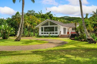 Coconut Hut 2 Bedroom Home by RedAwning
