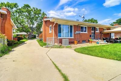 Detroit Home w/ Pool & Yard, 15 Mi to Downtown!