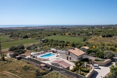 Villa Zora in Avola With 4 Bedrooms and 3 Bathrooms