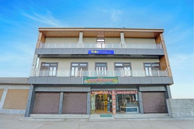 Fabhotel Radha Palace