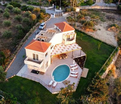 AeNaos Luxury Villa