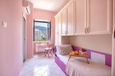 City Home In Sorrento With Balcony And View