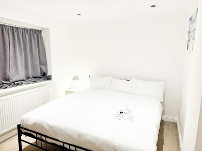 3 Bedroom House in Northolt