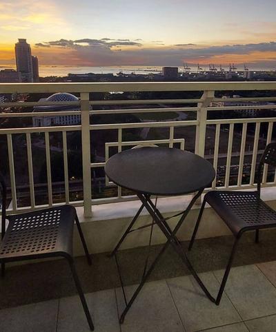 Cozy and Big Unit in Torre de Manila