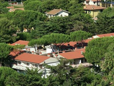 Lovely Holiday Home in Giannella near Beach
