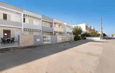 3222 Rita House by Barbarhouse