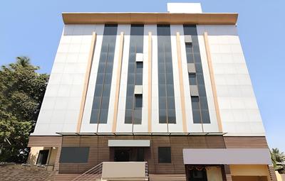 OYO 30537 Hotel Megharaj