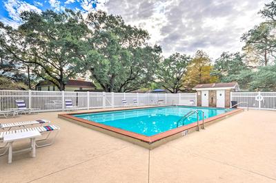 Quiet Condo ~ 10 Mi to Dtwn Pensacola