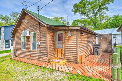 Historic Cabin Retreat: Steps to Okoboji Lake