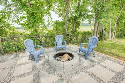 1/2 Mi to Kentucky Downs: Franklin Home w/ Patio!
