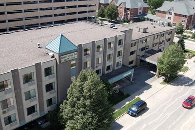 Brentwood Inn & Suites