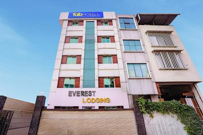 Fabhotel Everest