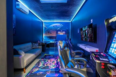 Home 6bed Themed Rooms Game Room Storey Lake