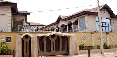 Townhall Hotel & Suites