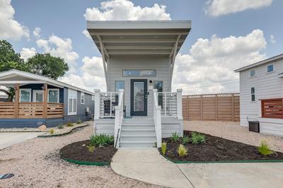 Austin Tiny Home: Fireplace, Shared Pool & Hot Tub