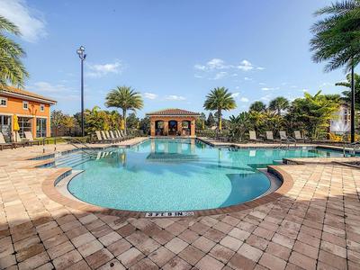 Cozy Vacay Apartment With Pool