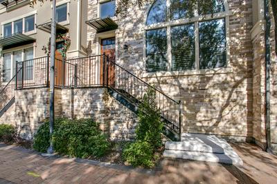 Beautifully furnished TownHome at shops
