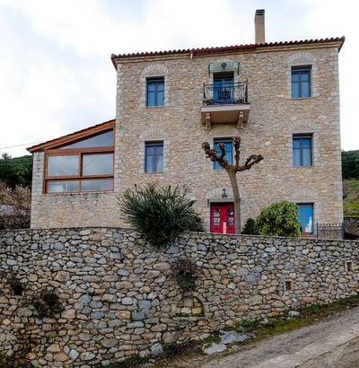 KIRIAKI GUESTHOUSE & SUITES