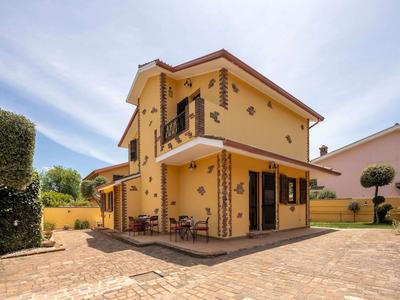 Apartment With Exclusive Swimming Pool