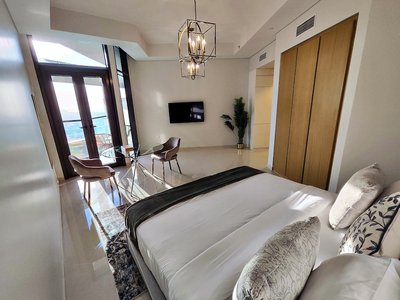 Lux BnB Aykon Tower