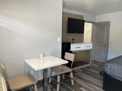 Bronco Motel South Central