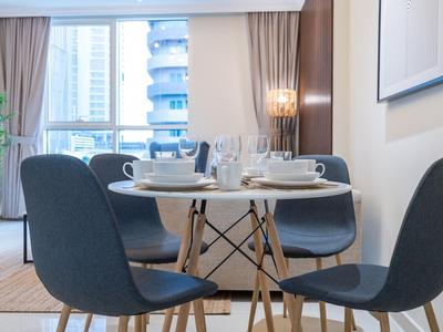 Luxe 1 BR City View Pool & Gym by Belvilla