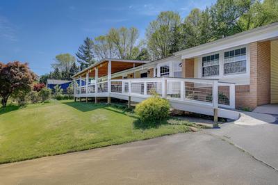 Lakefront Kingsport Home w/ Private Hot Tub!
