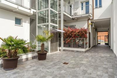 KHL apartments
