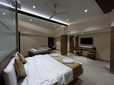 The Paradise Hotel - Luxury Stay