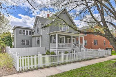 Spacious Oak Park Home, 11 Mi to Downtown Chicago!